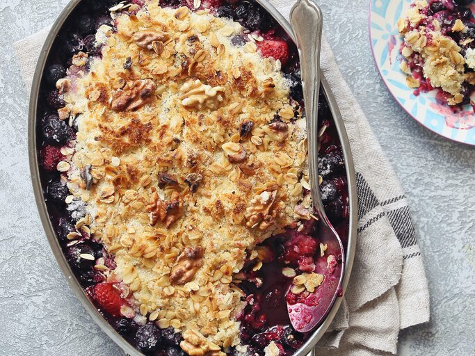 Baked Oatmeal - Auflauf mit Haferflocken zum Frühstück | © iStock | los_angela