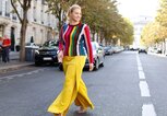 Curvy Style mit Wickelhose und Streifenpulli | © Getty Images | NurPhoto