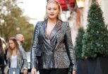 Iskra Lwrence in einer edlen Blazer-Kombi | © Getty Images | NurPhotos