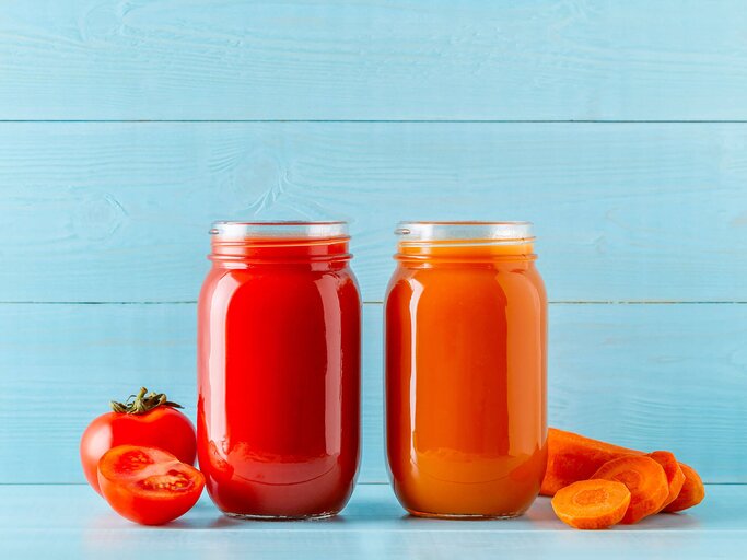 Karotten und Tomaten als Smoothie püriert | © iStock | tbralnina