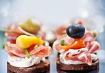 Pumpernickel Fingerfood Häppchen | © iStock | grau-art