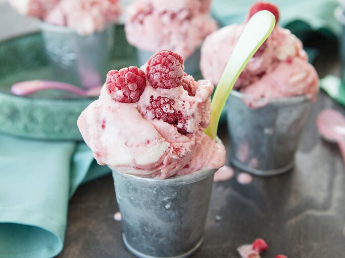 Joghurt Eis selber machen | © iStock | picalotta