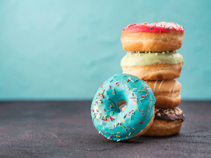 Schmecken lecker, sind aber alles andere als zuckerfrei: Donuts. | © iStock | Fascinadora