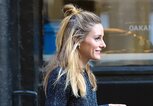 Olivia Palermo mit Half Bun Frisur | © Getty Images | Raymond Hall 