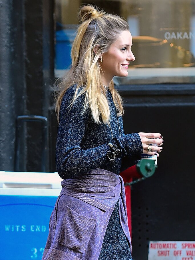 Olivia Palermo mit Half Bun Frisur | © Getty Images | Raymond Hall 