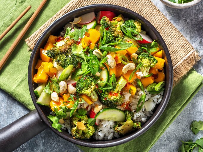 Buddha Bowl mit Mangoreis | © HelloFresh