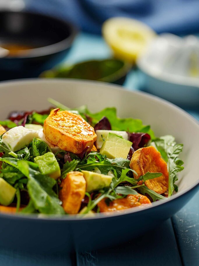 Buddha Bowl mit Süßkartoffel | © iStock | haoliang