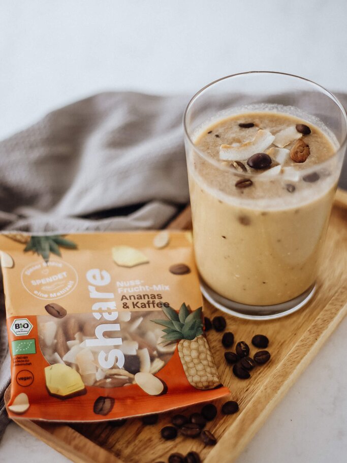 Kaffee-Smoothie mit Kokos-Ananas Flavour | © share