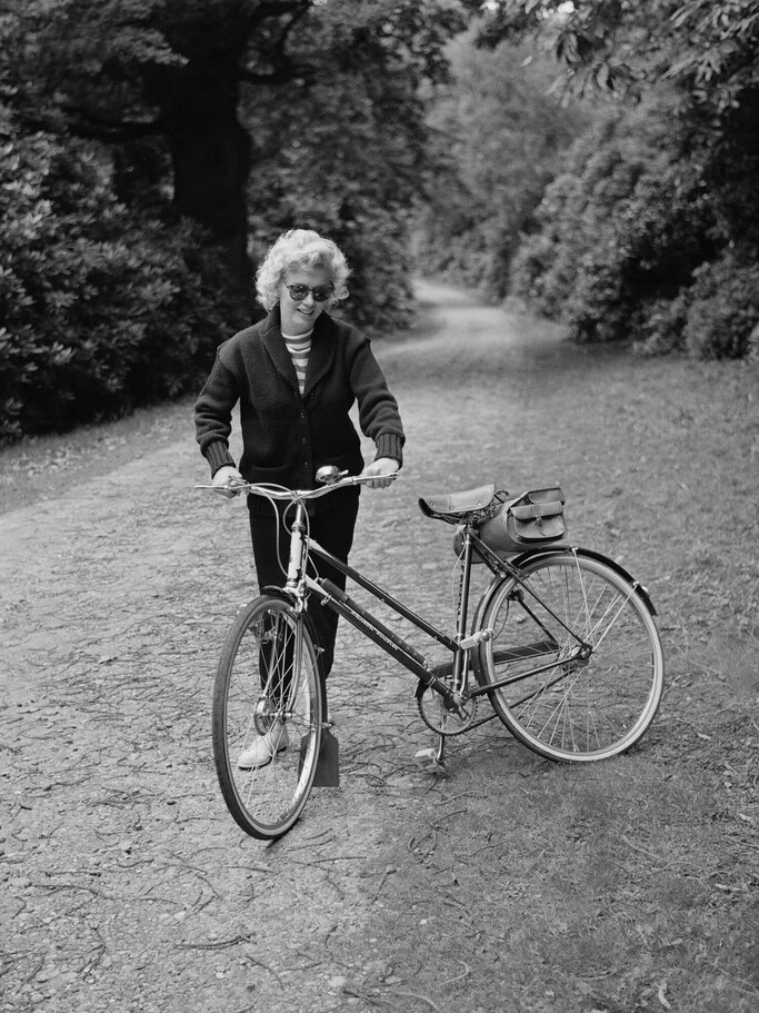 Marilyn Monroe bei einer Fahrradtour | © Getty Images | Harold Clements