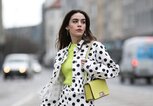 Street Style mit Polka Dots | © Getty Images | Jeremy Moeller