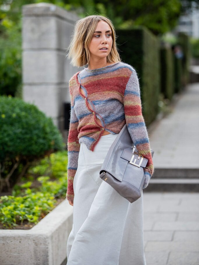 Street Style: Lisa Olsson mit Fendi Clutch | © Getty Images | Christian Vierig