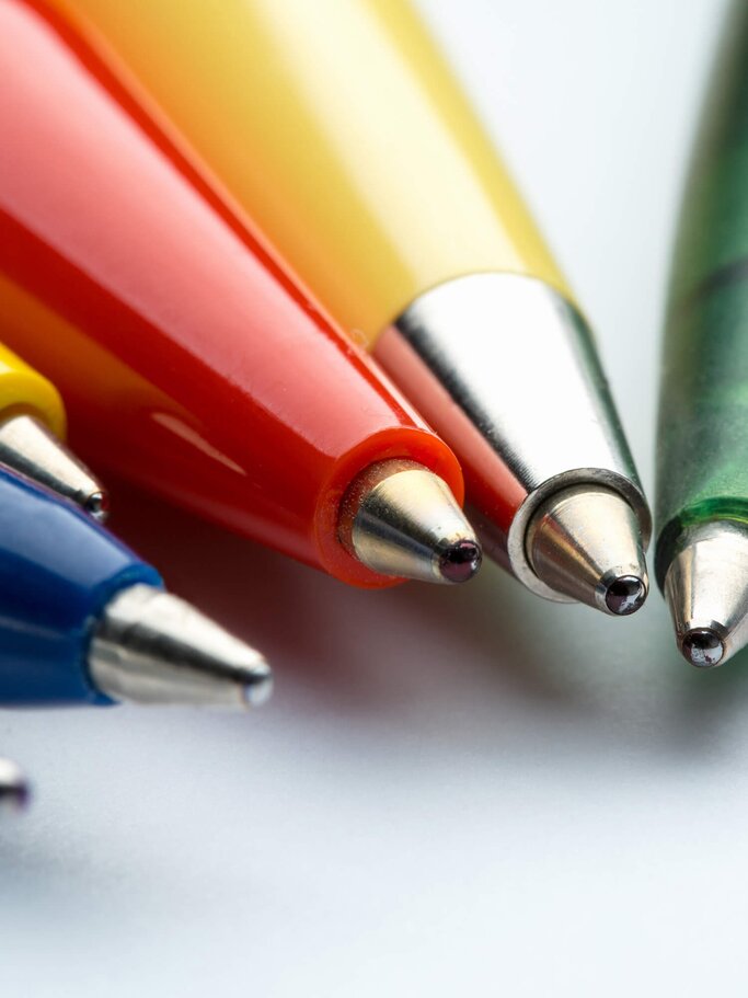 Kugelschreiberflecken entfernen | © iStock | deepblue4you