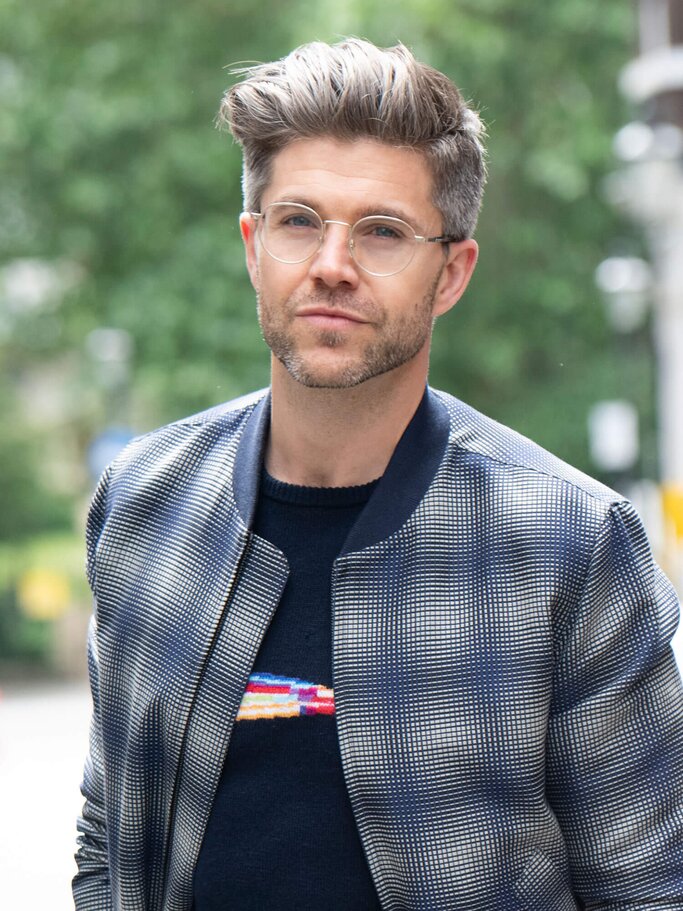 Tv Host und columnist Darren Kennedy mit Männerfrisur mit leichter Tolle | © Getty Images| Kirstin Sinclair 