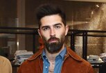 Chris John Millington mit angesagter Männerfrisur und Bart | © Getty Images | Astrid Stawiarz 