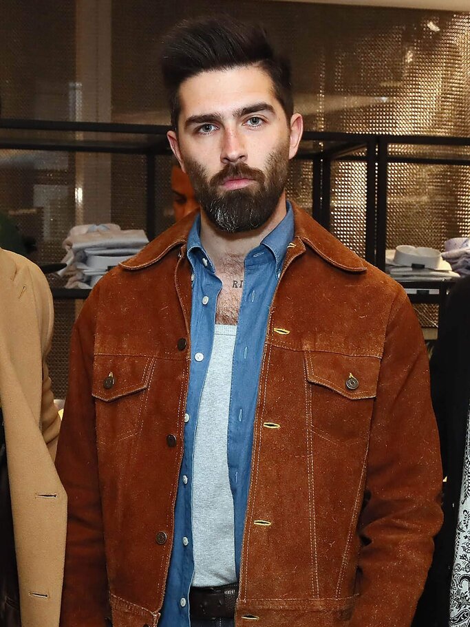 Chris John Millington mit angesagter Männerfrisur und Bart | © Getty Images | Astrid Stawiarz 