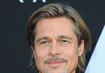 Brad Pitt trägt eine angesagte, mittellange Frisur für Männer | © Getty Images | Albert L. Ortega