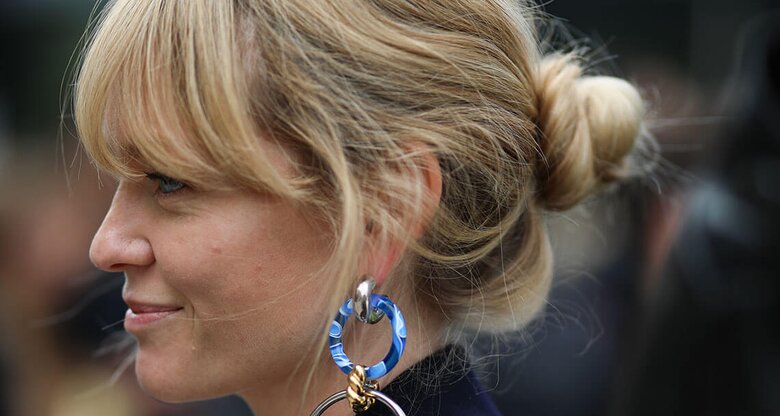 Messy Bun Frisur | © Getty Images | Jeremy Moeller