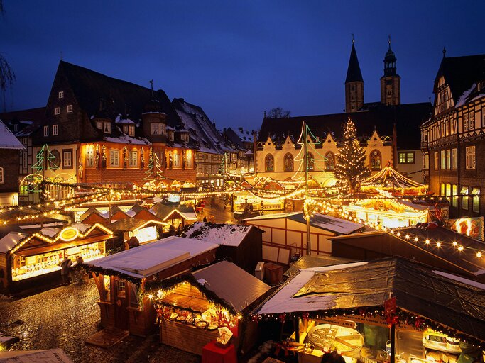 Weihnachtsmarkt und -wald, Goslar, Niedersachsen | © imago images | blickwinkel