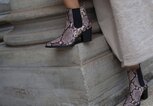 Ankle Boots mit Snake Print | © PR