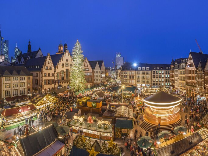 Weihnachtsmarkt auf dem Römerberg, Frankfurt | © imago images | Westend61
