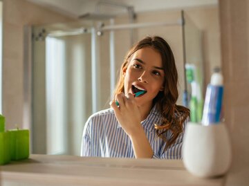Rund fünf Tuben Zahnpasta verbraucht jeder Deutsche pro Jahr. Doch welche ist die richtige? | © iStock | bernardbodo