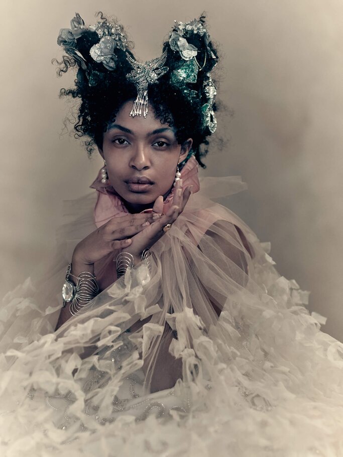 Yara Shahidi im Pirelli Kalender 2020 | © © Pirelli Kalender 2020, Paolo Roversi