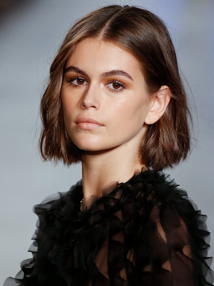 Kaia gerber trägt einen Choppy Bob  | © Getty Images | Victor VIRGILE