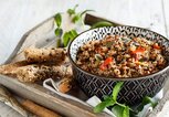 Tricolor Quinoa und Gemüse Eintopf | © iStock | Karisssa