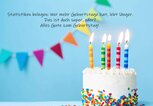 bunte Geburtstagstorte mit einem lustigen Geburtstagsspruch | © iStock | RuthBlack