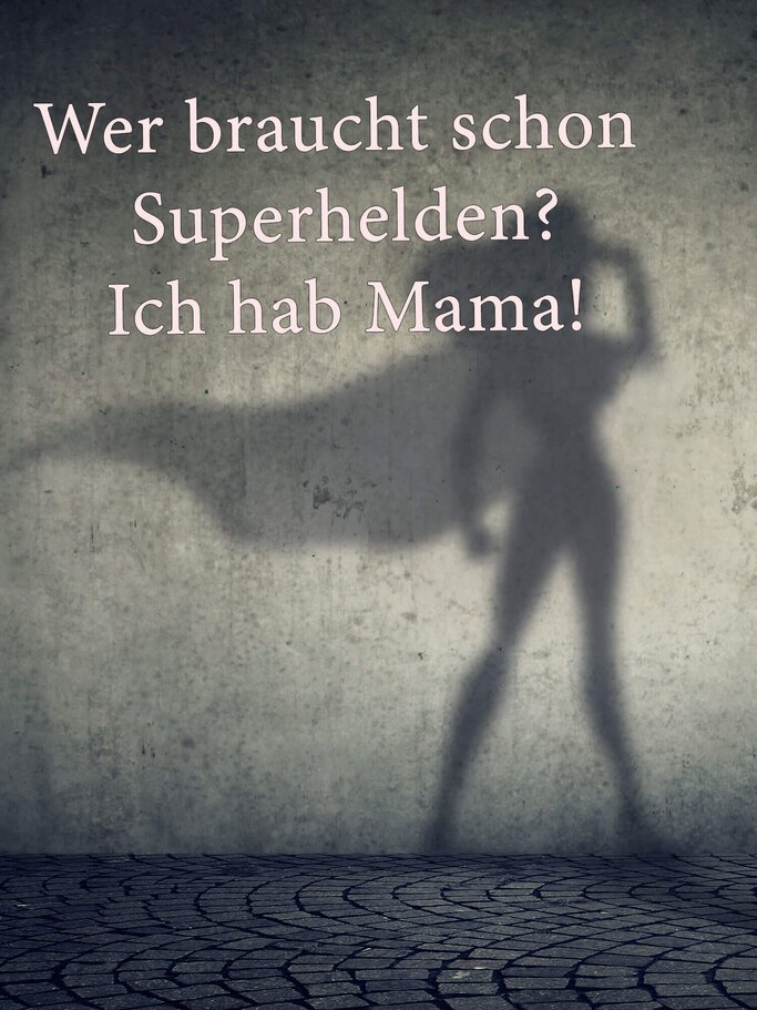 Spruch zum Muttertag: Wer braucht schon Superhelden? Ich hab Mama! | © iStock | SIphotography