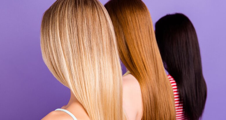 Drei Frauen mit unterschiedlichen Haarfarben | © iStock | Deagreez