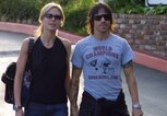 Heidi Klum & Anthony Kiedis Hand in Hand | © Getty Images | Ben-Ari Finegold 