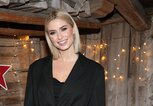 Lena Gercke beim Lena Gercke x ABOUT YOU Christmas Dinner mit Blunt Bob. | © Getty Images | Gisela Schober
