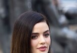 Lucy Hale trägt einen Sleek Bob | © Getty Images |  Arnold Jerocki 