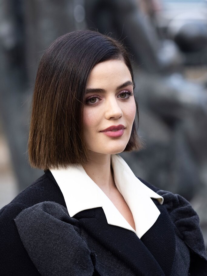 Lucy Hale trägt einen Sleek Bob | © Getty Images |  Arnold Jerocki 