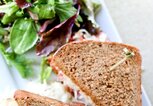 Reuben Sandwich mit Vollkornbrot, Sauerkraut, Schweizer Käse und tausend Island dressing | © iStock | TobinC