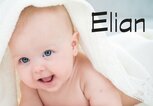 Baby, eingewickelt mit einem Handtuch - dazu der Jungenname Elian | © iStock | IuriiSokolov