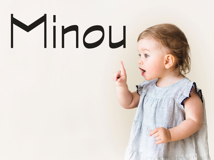 Süßes kleines Mädchen mit dem Namen Minou | © iStock | Olga Ignatova