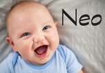 Lachendes Baby mit dem Namen Vito | © iStock | ideabug