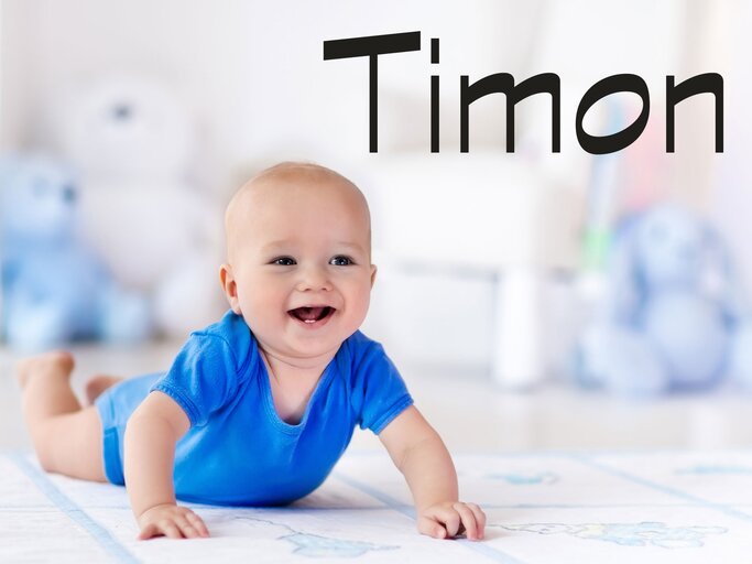 Süßes krabbelndes Baby mit dem Namen Timon | © iStock | FamVeld