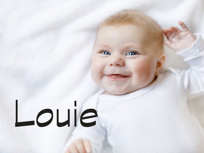 Lachendes Baby mit dem Namen Louie | © iStock | romrodinka