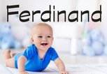 Krabbelndes Baby mit dem Namen Ferdinand | © iStock | FamVeld