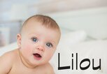 Süßes Baby mit dem Namen Lilou | © iStock | KristinaKibler