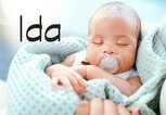 Friedlich schlafendes Baby mit Schnuller und dem Namen Ida | © iStock | katleho Seisa