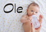 Süßes Baby mit dem nordischen Namen Ole | © iStock | petrunjela