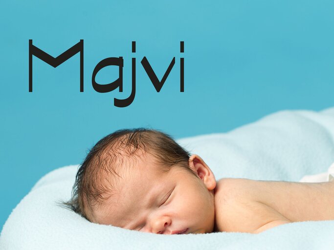 Schlafendes Baby mit dem Namen Majvi | © iStock | sjenner13