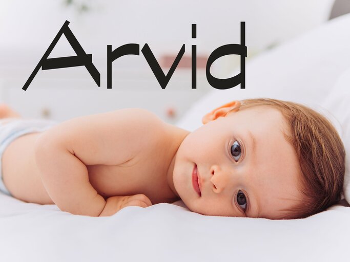 Süßes Baby mit dem Namen Arvid | © iStock | petrunjela