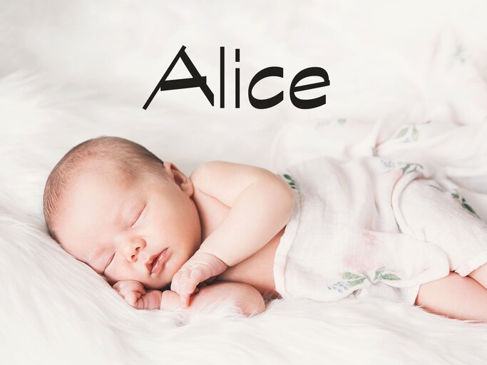 Neugeborenes mit dem Namen Alice | © iStock | NataliaDeriabina