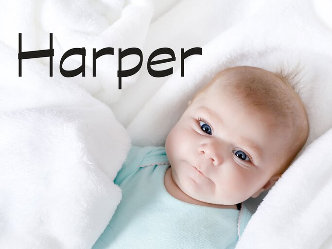 Süßes Baby mit dem Namen Harper | © iStock | romrodinka