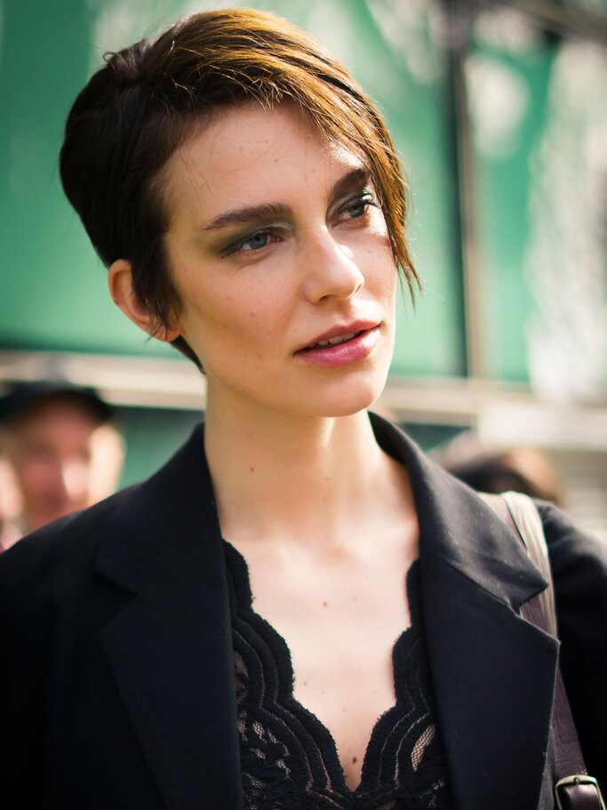 Pixie Cut mit langem Deckhaar | © Getty Images | NurPhoto